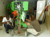 formations à la production de briques en terre crue compressée maintenance des machines